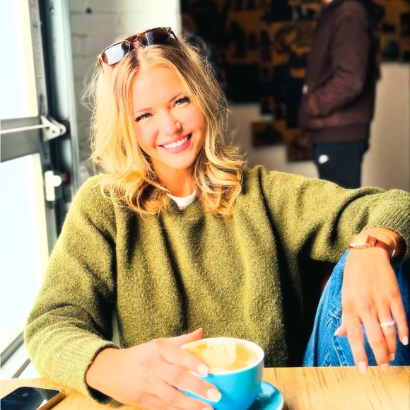 Meet your Posher, Abby - Picture 1 of 2